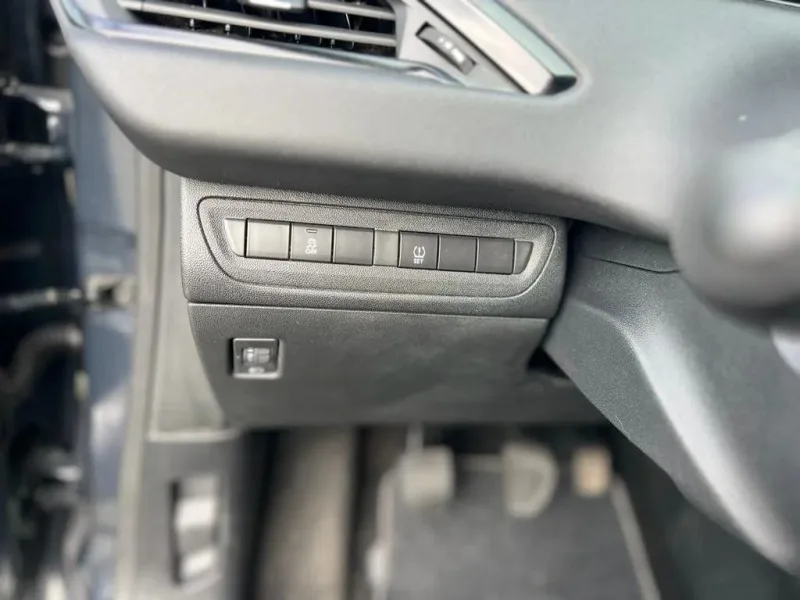 Peugeot 208 1.0 VTi Active, fotografia 19