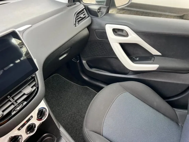 Peugeot 208 1.0 VTi Active, fotografia 13