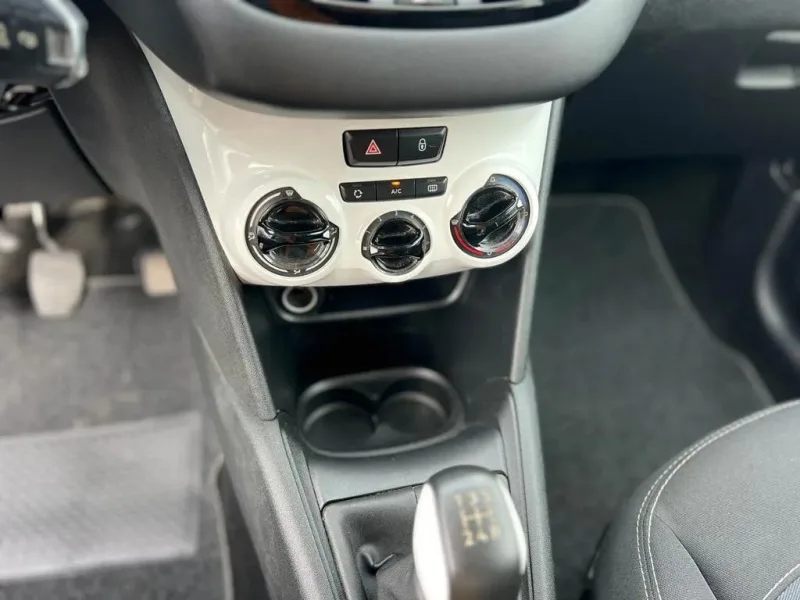 Peugeot 208 1.0 VTi Active, fotografia 17