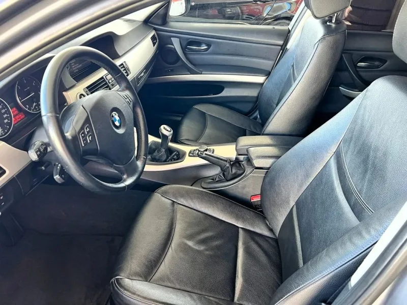 BMW 320 d EfficientDynamics Line Sport, fotografia 3