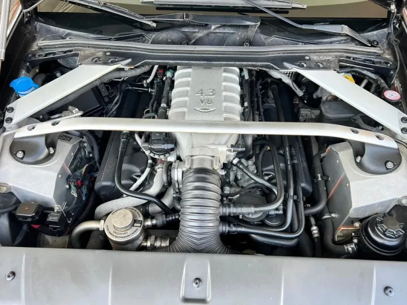 Aston Martin Vantage Coupe V8, fotografia 5