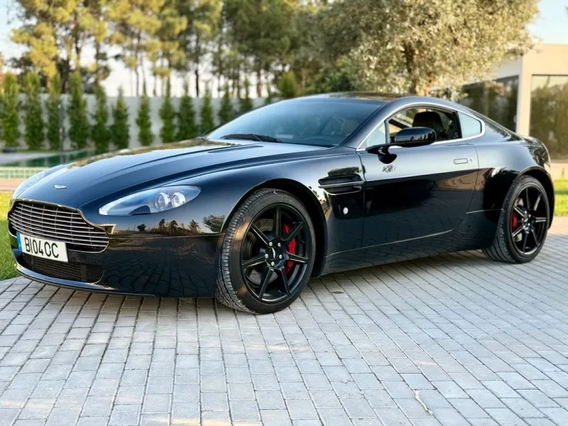 Aston Martin Vantage Coupe V8, fotografia 1