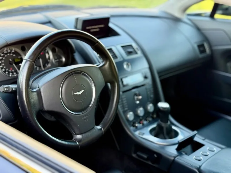 Aston Martin Vantage Coupe V8, fotografia 13