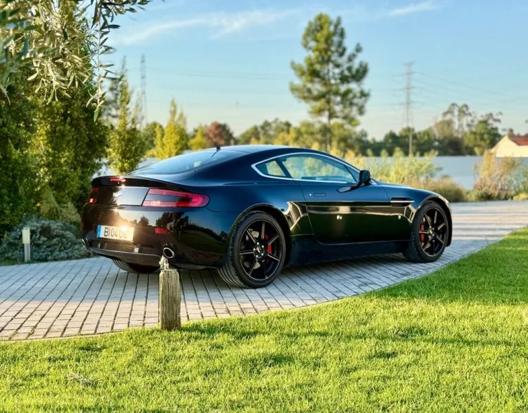 Aston Martin Vantage Coupe V8, fotografia 3