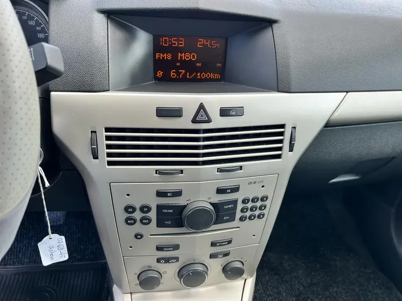 Opel Astra 1.3 CDTi Edition, fotografia 14