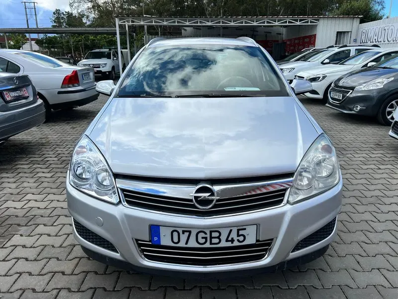 Opel Astra 1.3 CDTi Edition, fotografia 5