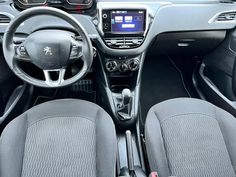 Peugeot 208 1.2 PureTech Style, fotografia 11