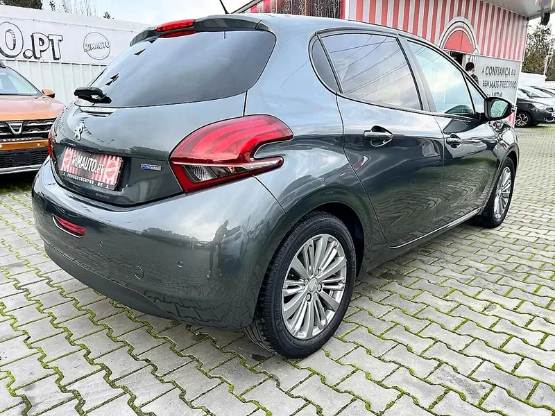 Peugeot 208 1.2 PureTech Style, fotografia 3