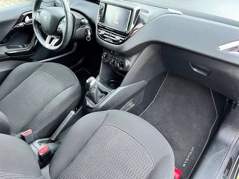 Peugeot 208 1.2 PureTech Style, fotografia 6