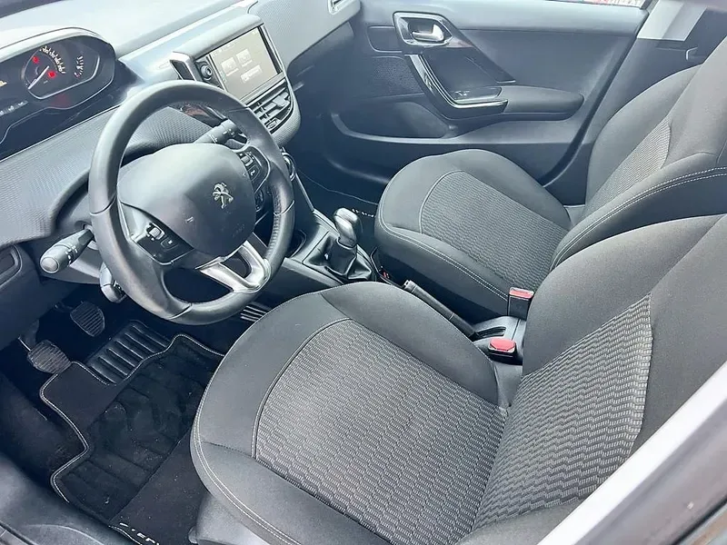 Peugeot 208 1.2 PureTech Style, fotografia 12