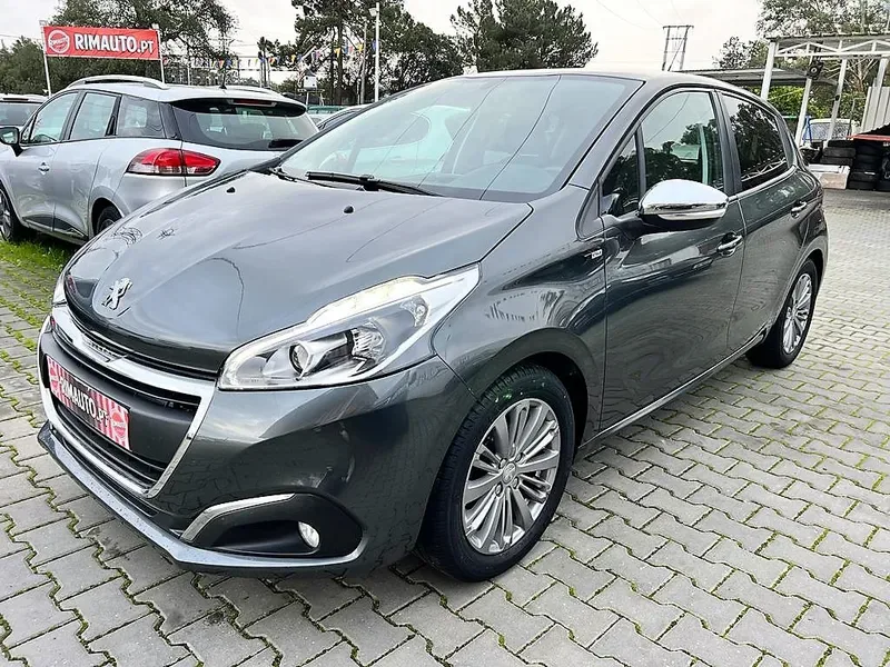 Peugeot 208 1.2 PureTech Style, fotografia 1