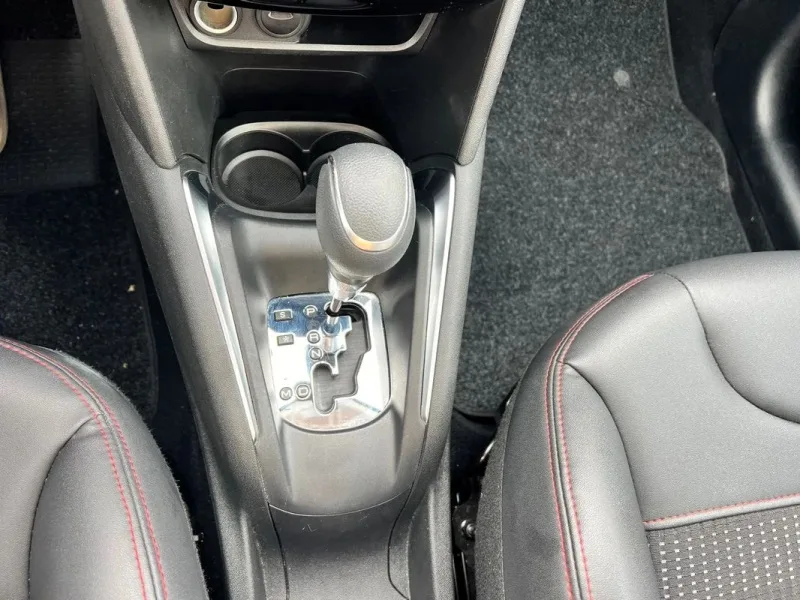 Peugeot 208 1.2 PureTech GT Line EAT6, fotografia 9
