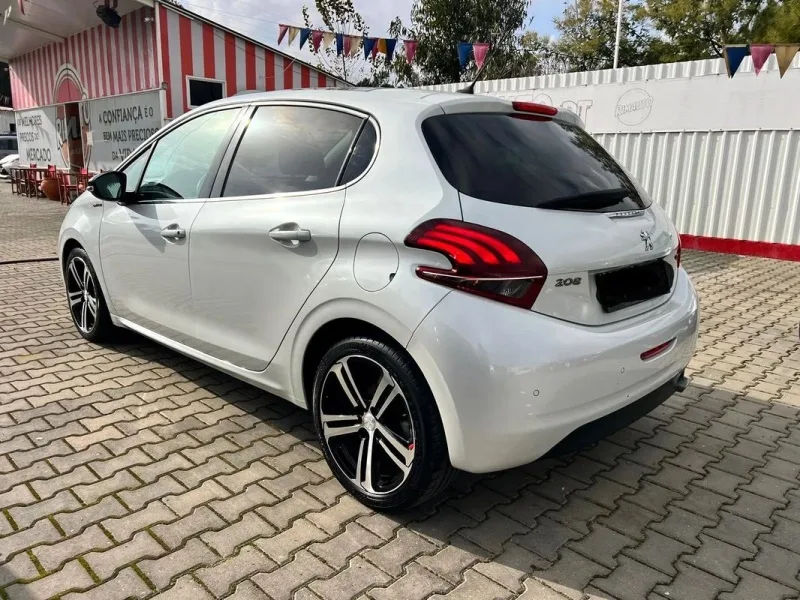 Peugeot 208 1.2 PureTech GT Line EAT6, fotografia 1