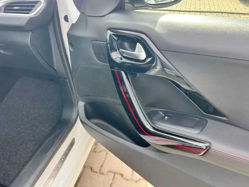 Peugeot 208 1.2 PureTech GT Line EAT6, fotografia 15