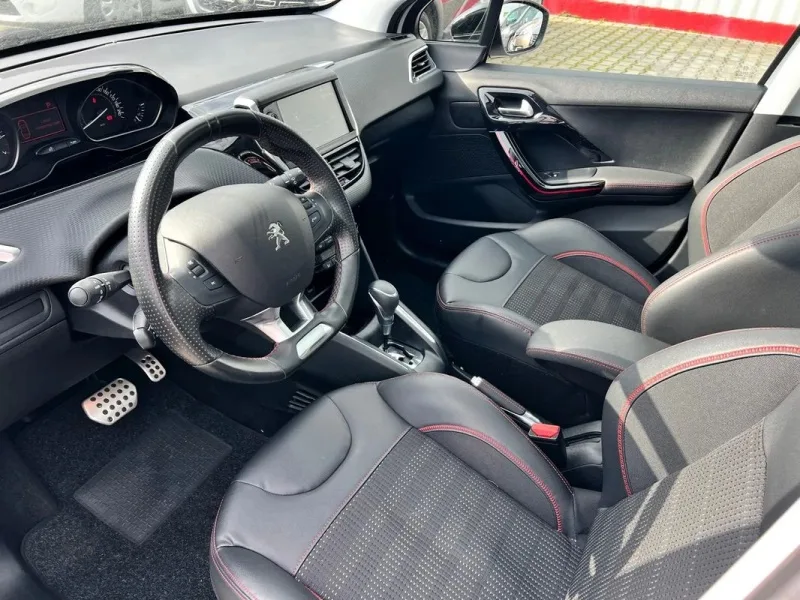 Peugeot 208 1.2 PureTech GT Line EAT6, fotografia 7