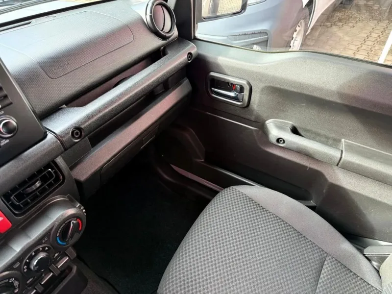 Suzuki Jimny 1.5L JLX, fotografia 11