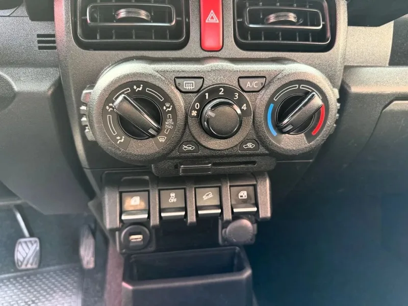 Suzuki Jimny 1.5L JLX, fotografia 10