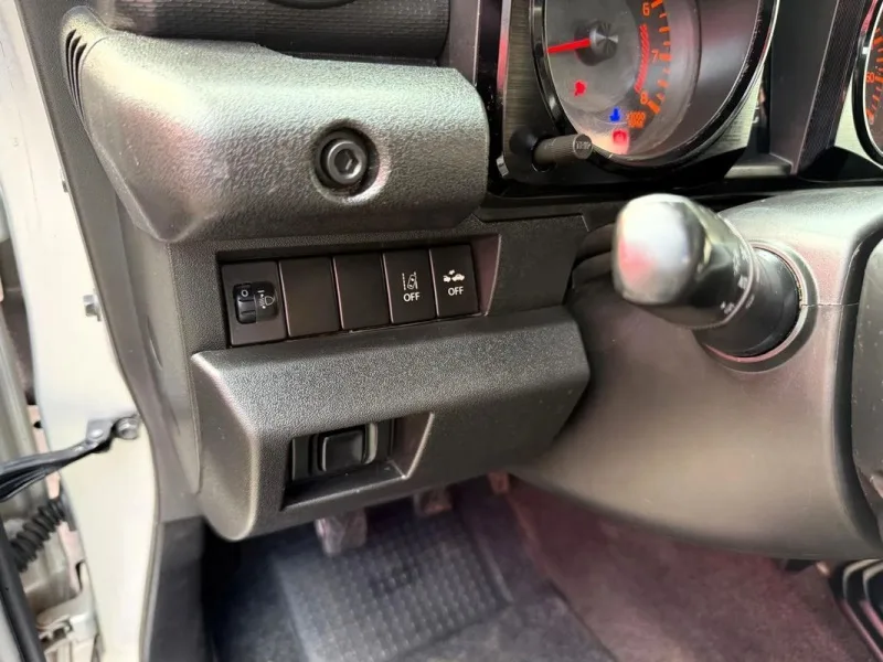 Suzuki Jimny 1.5L JLX, fotografia 14