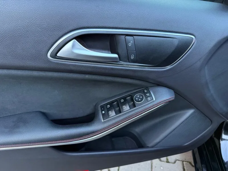 Mercedes Benz A 220, fotografia 16