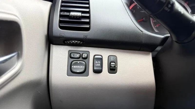 Mitsubishi L200 2.5 DI-D CD Invite CC 4WD, fotografia 16