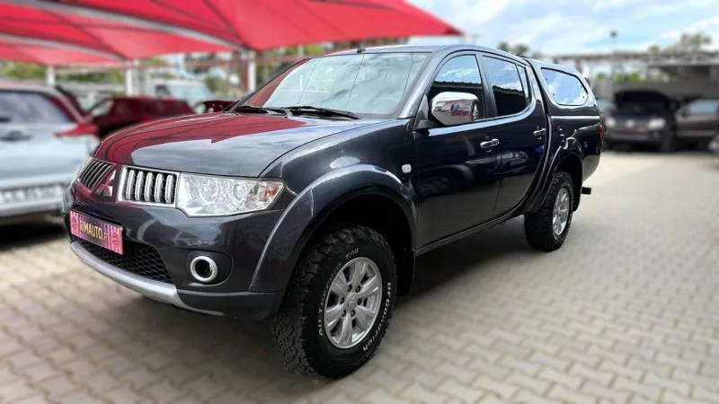 Mitsubishi L200 2.5 DI-D CD Invite CC 4WD, fotografia 1