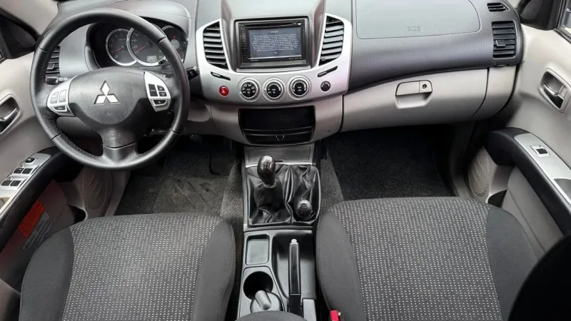 Mitsubishi L200 2.5 DI-D CD Invite CC 4WD, fotografia 3