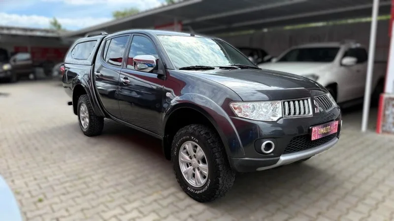 Mitsubishi L200 2.5 DI-D CD Invite CC 4WD, fotografia 10