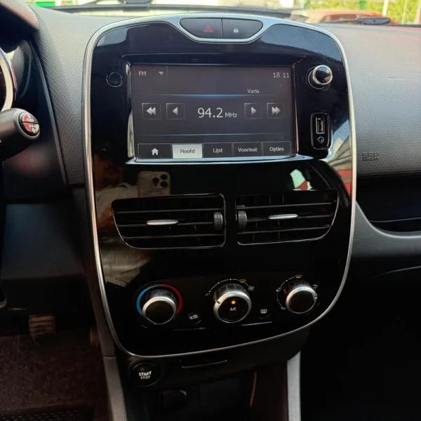 Renault Clio 0.9 TCe Limited Edition, fotografia 15