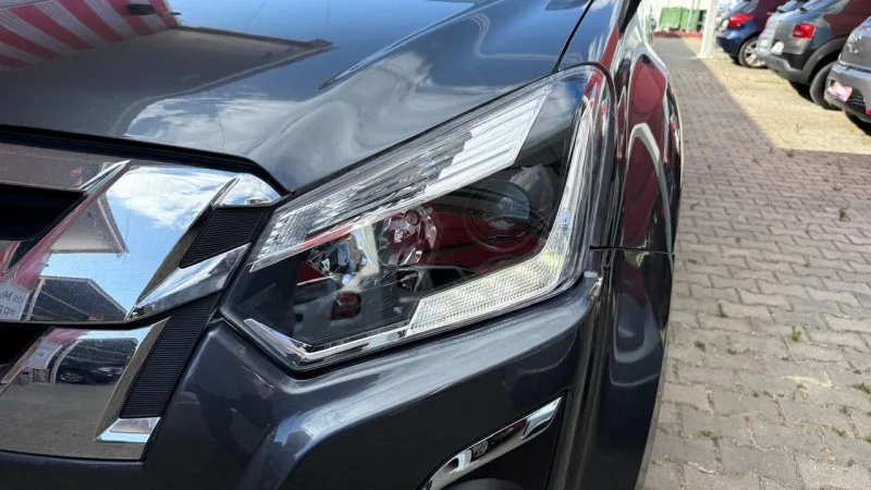 Isuzu D-Max 1.9 Ddi CD 4WD LS CM Aut., fotografia 12