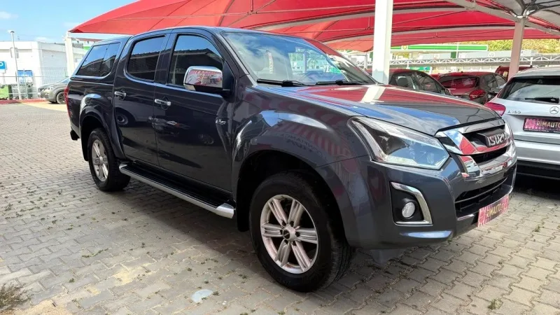 Isuzu D-Max 1.9 Ddi CD 4WD LS CM Aut., fotografia 7