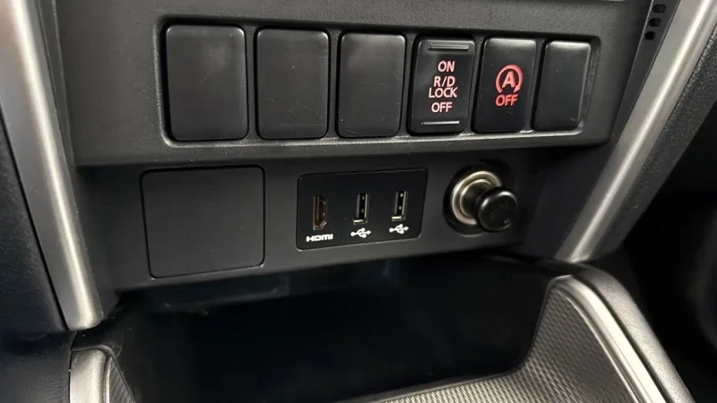 Mitsubishi L200 2.3 DI-D Strakar Space Cab Intense AT 4WD, fotografia 8