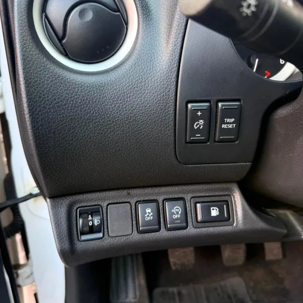 Nissan Navara 2.3 dCi CD 4WD N-Connecta, fotografia 10