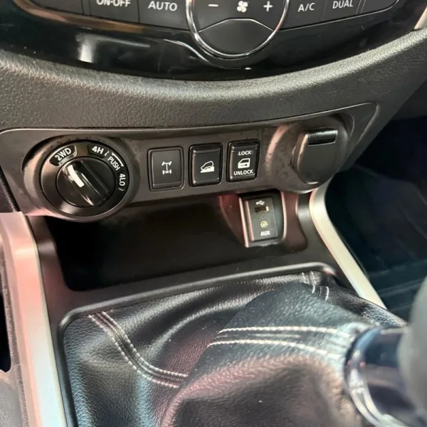 Nissan Navara 2.3 dCi CD 4WD N-Connecta, fotografia 14