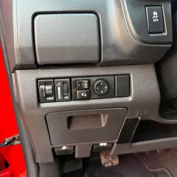 Isuzu D-Max 2.5 DTi CD 4WD LS Sport Edition, fotografia 16