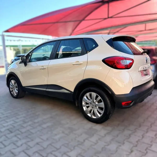 Renault Captur 0.9 TCE Exclusive, fotografia 2