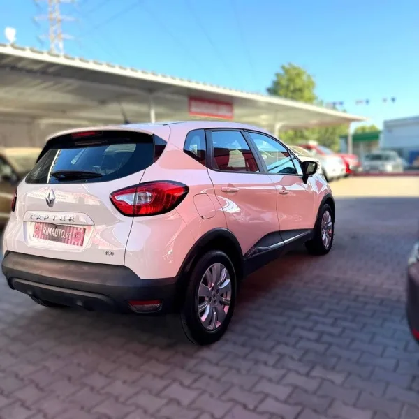Renault Captur 0.9 TCE Exclusive, fotografia 9