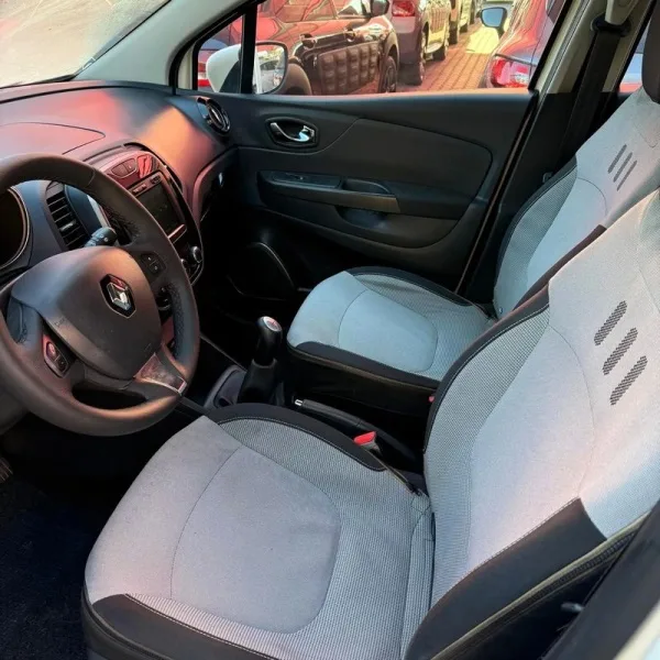 Renault Captur 0.9 TCE Exclusive, fotografia 6