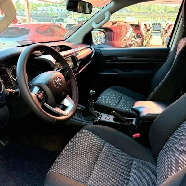 Toyota Hilux 2.4 D-4D 4WD Tracker, fotografia 3
