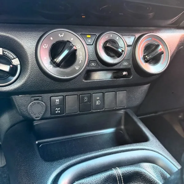 Toyota Hilux 2.4 D-4D 4WD Tracker, fotografia 14