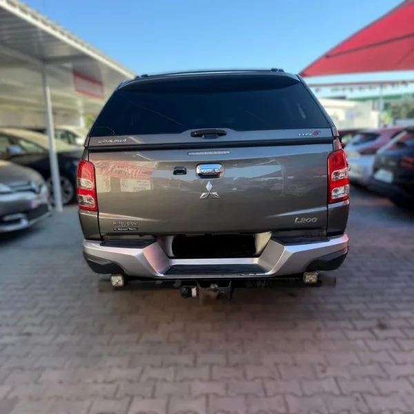 Mitsubishi L200 2.4 DI-D CD Sport Strakar 4WD, fotografia 13