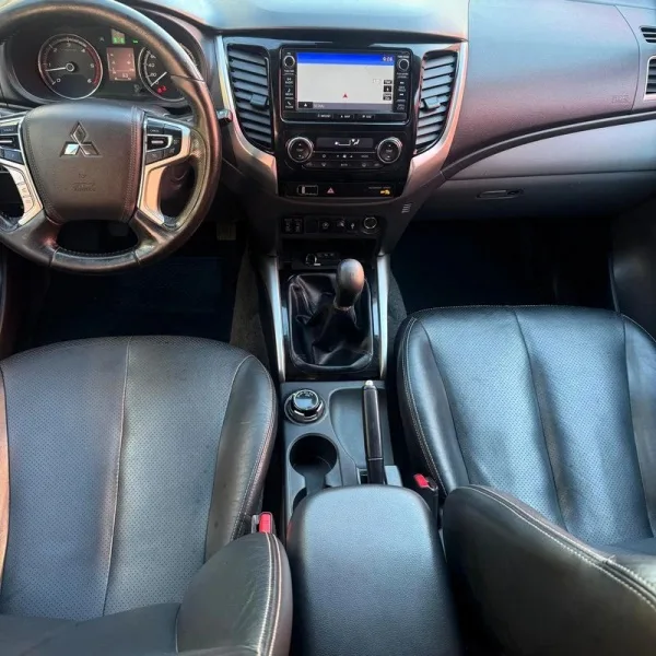 Mitsubishi L200 2.4 DI-D CD Sport Strakar 4WD, fotografia 10