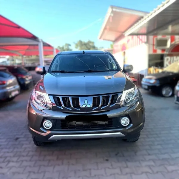 Mitsubishi L200 2.4 DI-D CD Sport Strakar 4WD, fotografia 8