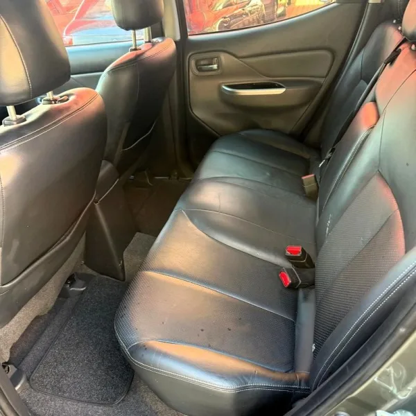 Mitsubishi L200 2.4 DI-D CD Sport Strakar 4WD, fotografia 6