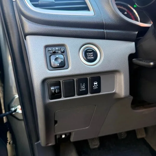 Mitsubishi L200 2.4 DI-D CD Sport Strakar 4WD, fotografia 11