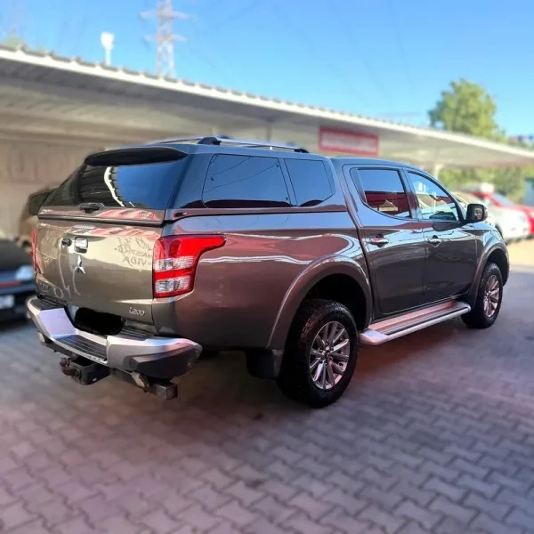 Mitsubishi L200 2.4 DI-D CD Sport Strakar 4WD, fotografia 2