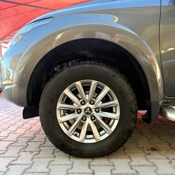 Mitsubishi L200 2.4 DI-D CD Sport Strakar 4WD, fotografia 20