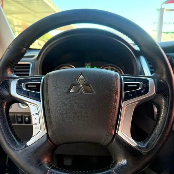 Mitsubishi L200 2.4 DI-D CD Sport Strakar 4WD, fotografia 12
