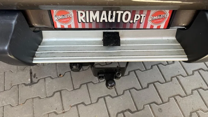 Mitsubishi L200 2.4 DI-D CD Instyle Strakar 4WD, fotografia 3