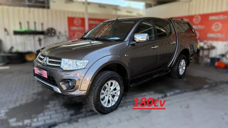 Mitsubishi L200 2.4 DI-D CD Instyle Strakar 4WD, fotografia 1