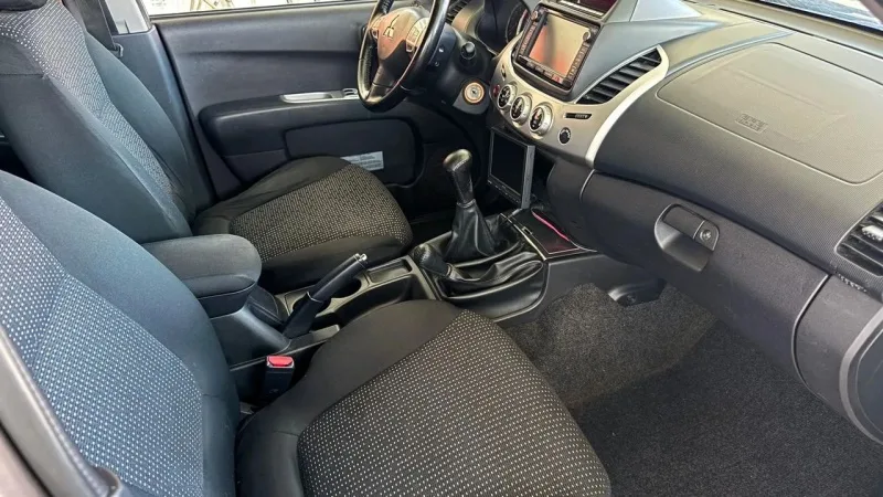 Mitsubishi L200 2.4 DI-D CD Instyle Strakar 4WD, fotografia 9